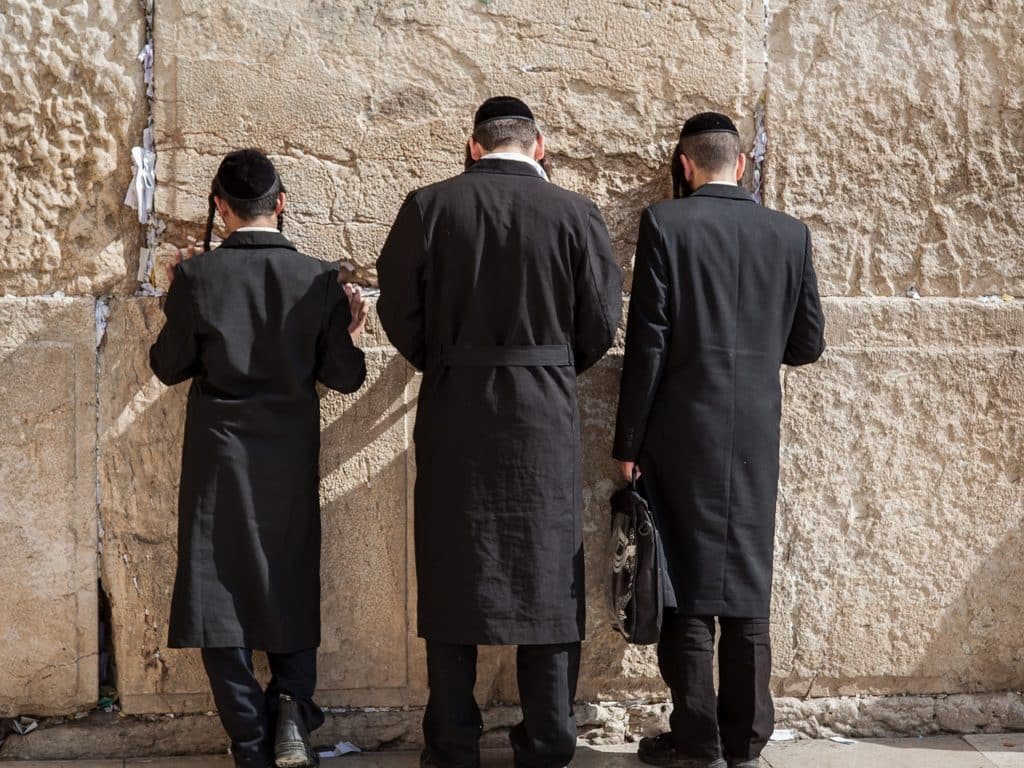 יהודים מתפללים